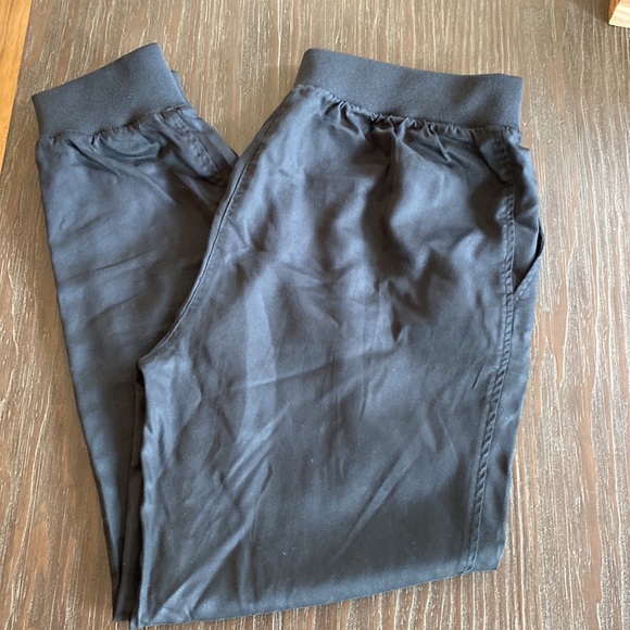 DKNY joggers size small in black 100% Lyocell. - Picture 8 of 11